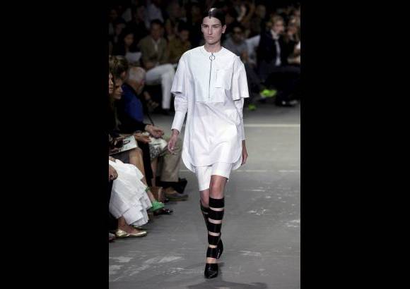 AP - No es de extra&#241;ar que los estilos minimal parezcan algo quir&#250;rgicos. Tan limpios y puros. Alexander Wang.