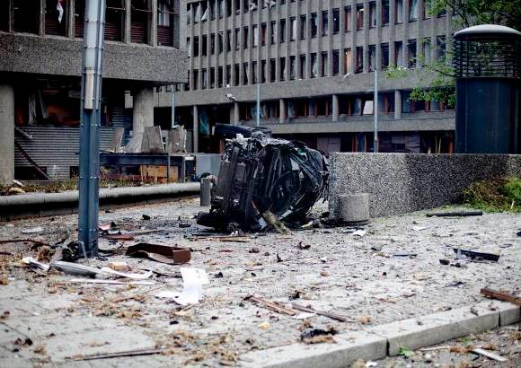 AP - Un violento ataque con un carrobomba sacudi&#243; este viernes el complejo gubernamental de Oslo, Noruega.