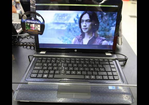 Róbinson Sáenz - Parece un portátil normal, sin embargo, este HP DV5-2146 viene con Widi, un mecanismo, que permite, sin cables, reproducir en el televisor imagen, sonido y video.