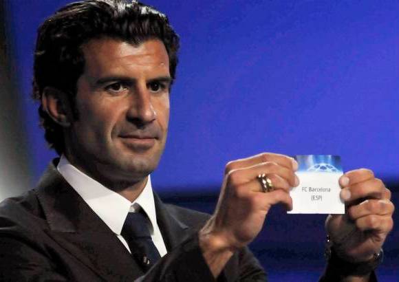 Reuters - En Mónaco también se celebró este jueves el sorteo de la fase de grupos de la Liga de Campeones. Figo estuvo presente en el torneo. El Barcelona comenzará la defensa de su título europeo en el mismo grupo que el Milan, mientras que Real Madrid se topará con el Lyon y el Bayern Munich quedó en la zona más complicada con Villarreal, Manchester City y Nápoles.