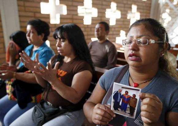 Reuters - Con oraciones agradecieron la labor de Chávez en Venezuela.