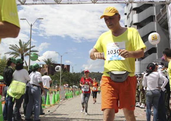Esteban Jaramillo y Sebastián Salazar - Más de 10 mil competidores se dieron cita en esta histórica cita deportiva que se corría en las modalidades de 5, 10, 21 y 42 kilómetros.
