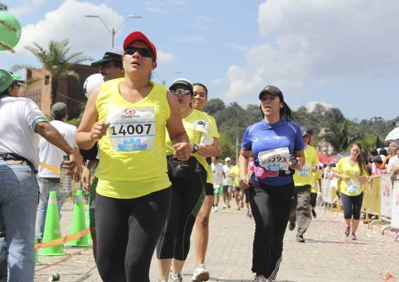 Esteban Jaramillo y Sebastián Salazar - Más de 10 mil competidores se dieron cita en esta histórica cita deportiva que se corría en las modalidades de 5, 10, 21 y 42 kilómetros.