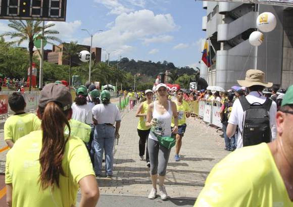 Esteban Jaramillo y Sebastián Salazar - Más de 10 mil competidores se dieron cita en esta histórica cita deportiva que se corría en las modalidades de 5, 10, 21 y 42 kilómetros.