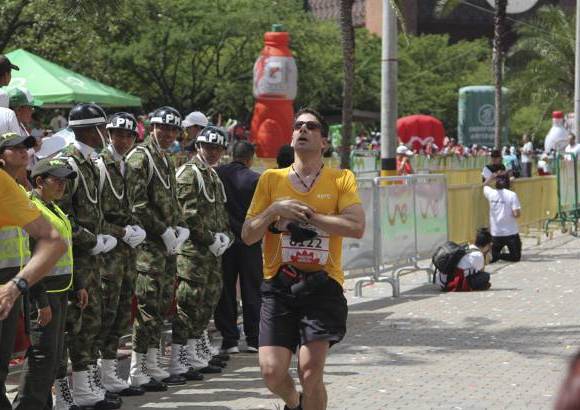 Esteban Jaramillo y Sebastián Salazar - Más de 10 mil competidores se dieron cita en esta histórica cita deportiva que se corría en las modalidades de 5, 10, 21 y 42 kilómetros.