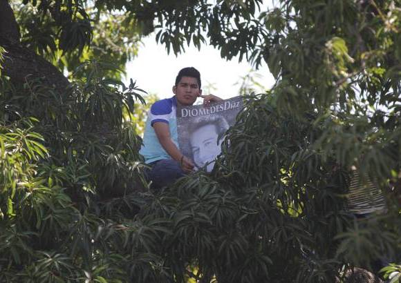 Alex Andr&#233;s Hereira - Hasta las cimas de los &#225;rboles sirvieron para ver pasar la caravana f&#250;nebre del artista nacido en la vereda La Junta de la Guajira.