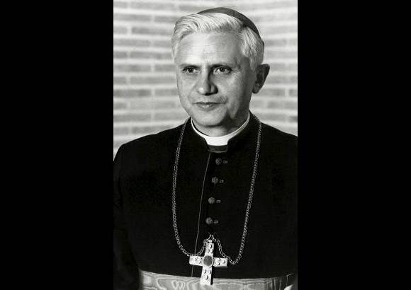 REUTERS - Intervino como consultor del arzobispo de Colonia en el Concilio Vaticano II y en marzo de 1977, fue designado arzobispo de Munich y Freising.
