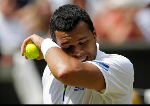 AP - Preguntado por si considera a Djokovic, después de su octavo cara a cara con él, un jugador para estar en el número uno; el tenista galo afirmó que merece ese puesto por la temporada que ha hecho hasta ahora en este 2011.