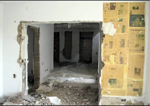 Jaime P&#233;rez - Esta es la vivienda que figura a nombre del exportero Ren&#233; Higuita. El predio, que se encuentra en proceso de extinci&#243;n de dominio, est&#225; abandonado desde hace varios a&#241;os. Esto se ha convertido en un problema permanente para los vecinos.