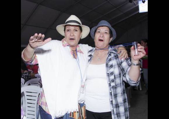 FLA - Miriam Arroyave y Lucely Arroyave en el Pabellón de los Anfitriones, el 3 de agosto.