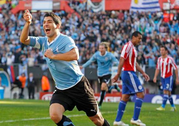 Reuters - La Copa América, que comenzó a disputarse en 1916, ha tenido en sus 43 ediciones, la última de ellas la que finalizó este domingo en Argentina, a siete equipos campeones, 725 partidos y 2.381 goles.