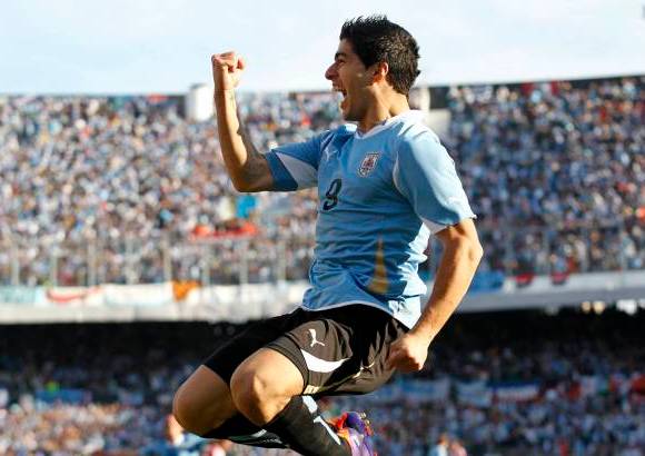 Reuters - "Para una selección, lo mejor es tener una tarde redonda como tuvimos hoy. Salimos muy decididos a tratar de convertir rápido, lo hicimos, se jugó más tranquilo y en el segundo tiempo bajamos un poco el nivel porque Paraguay se vino un poco arriba", valoró Suárez.