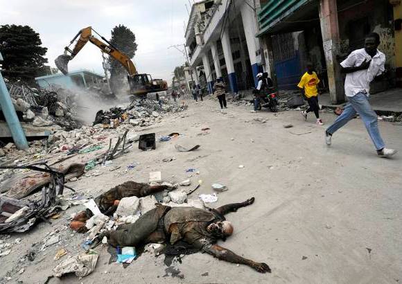 Reuters - Esta fotograf&#237;a titulada Death (muerte) fue tomada en Puerto Pr&#237;ncipe, d&#237;as despu&#233;s del terremoto que sacudi&#243; a Hait&#237;, por Carol Guzy para el Washington Post, lo que le signific&#243; el premio Pulitzer a Mejor fotograf&#237;a de noticia de &#250;ltima hora.