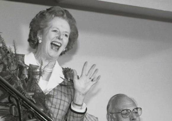 Reuters - Con gran capacidad para el estudio, Thatcher ingres&#243; en un colegio secundario p&#250;blico de car&#225;cter selectivo y consigui&#243; entrar en la Universidad de Oxford, donde estudi&#243; Qu&#237;mica. Pronto se dar&#237;a cuenta de que su pasi&#243;n era la pol&#237;tica, por lo que estudi&#243; Derecho y se gradu&#243; como abogada en 1954.