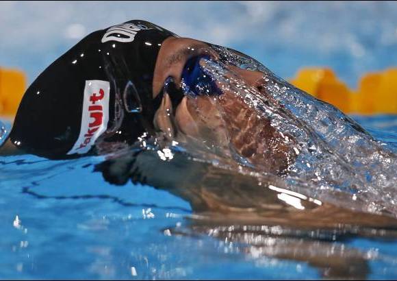 AP - Ryosuke Irie de Jap&#243;n compite en Hombres 100 metros espalda en el Campeonato Mundial de Nataci&#243;n FINA en Barcelona.