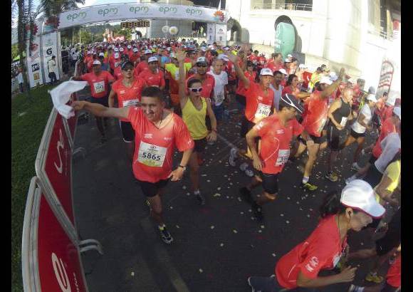 Esteban Jaramillo y Sebastián Salazar - Más de 10 mil competidores se dieron cita en esta histórica cita deportiva que se corría en las modalidades de 5, 10, 21 y 42 kilómetros.