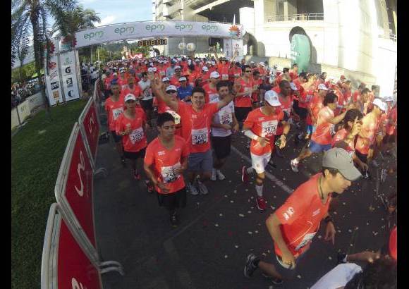 Esteban Jaramillo y Sebastián Salazar - Más de 10 mil competidores se dieron cita en esta histórica cita deportiva que se corría en las modalidades de 5, 10, 21 y 42 kilómetros.