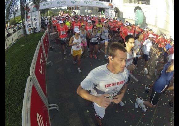 Esteban Jaramillo y Sebastián Salazar - Más de 10 mil competidores se dieron cita en esta histórica cita deportiva que se corría en las modalidades de 5, 10, 21 y 42 kilómetros.