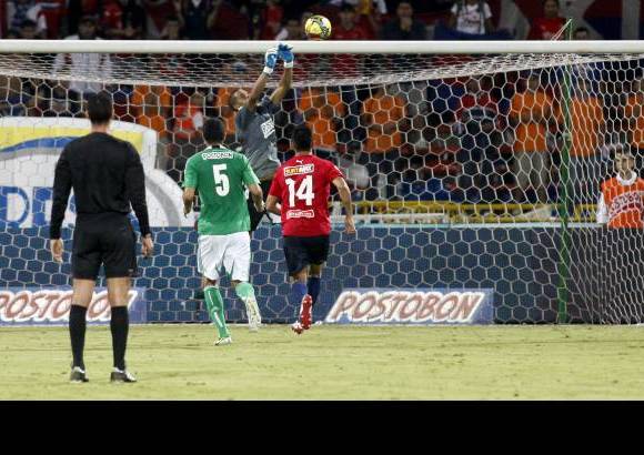 Foto Manuel Saldarriaga - En el minuto 92 se present&#243; un cobro de tiro libre de John Vi&#225;fara.