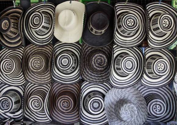 Foto Donaldo Zuluaga - Una vez terminados los sombreros de las veredas se venden en las calles de Tuch&#237;n.