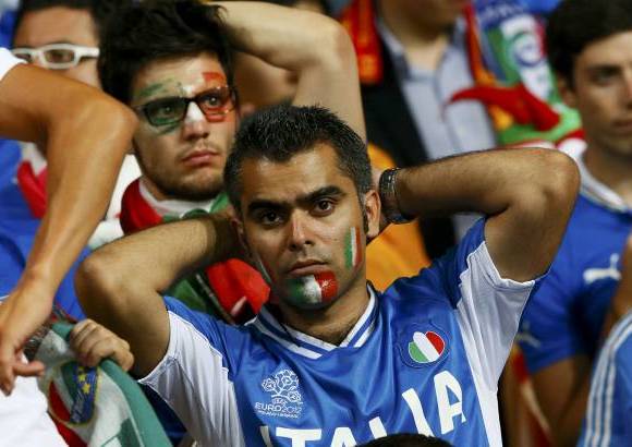 Reuters - Espa&#241;a fren&#243; en la gran final del Ol&#237;mpico de Kiev el resurgimiento de Italia.