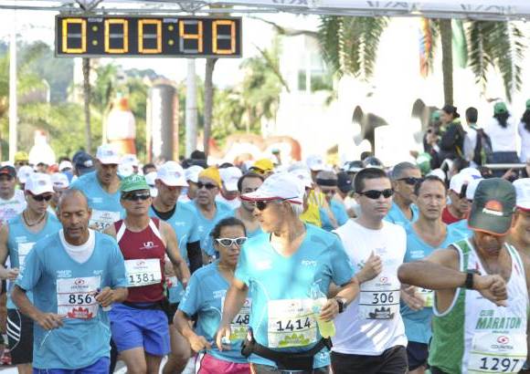 Esteban Jaramillo y Sebastián Salazar - Más de 10 mil competidores se dieron cita en esta histórica cita deportiva que se corría en las modalidades de 5, 10, 21 y 42 kilómetros.