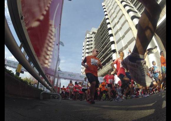 Esteban Jaramillo y Sebastián Salazar - Más de 10 mil competidores se dieron cita en esta histórica cita deportiva que se corría en las modalidades de 5, 10, 21 y 42 kilómetros.