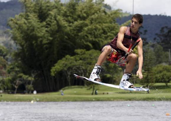 DONALDO ZULUAGA - El Wakeboard es una modalidad de esqu&#237; extremo que ha ido ganando adeptos entre los en los &#250;ltimos a&#241;os.