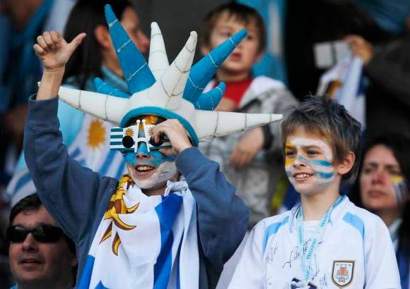 Reuters - Gran ambiente en el Monumental para la final.
