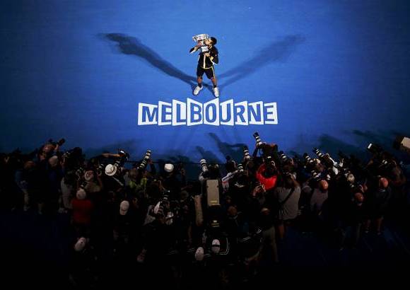 ap - El triunfo consolida la posición de Djokovic como número uno en el escalafón del mundo. Federer y Murray quedarán respectivamente segundo y tercero cuando se den a conocer el lunes las posiciones de la ATP.