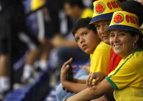 Colprensa - A pesar de la intensa lluvia los aficionados, miles de aficionados llegaron al Metropolitano para la ceremonia de inauguraci&#243;n y para el juego entre Brasil y Egipto.