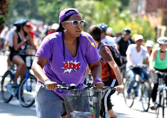 Juan Antonio Sánchez - Este domingo se realizó el Ciclopaseo por las calles de Medellín con motivo del Día de la Bicicleta. Pequeños y grandes disfrutaron del recorrido que reunió a la familia y los amigos. Todos compartieron el lema del evento: En bici somos más felices.