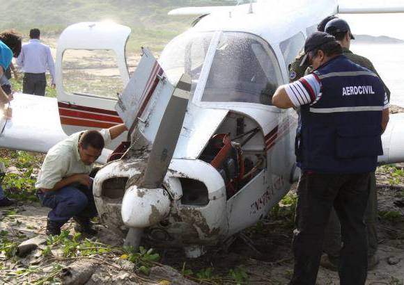 Rafael Polo, Colprensa - Por fortuna la nave monomotor, piloteada por el estudiante de aviación Luis Eduardo Prada Aldana, logró ser aterrizada en la playa de Salinas del Rey V, cerca de Puerto Velero, Atlántico.