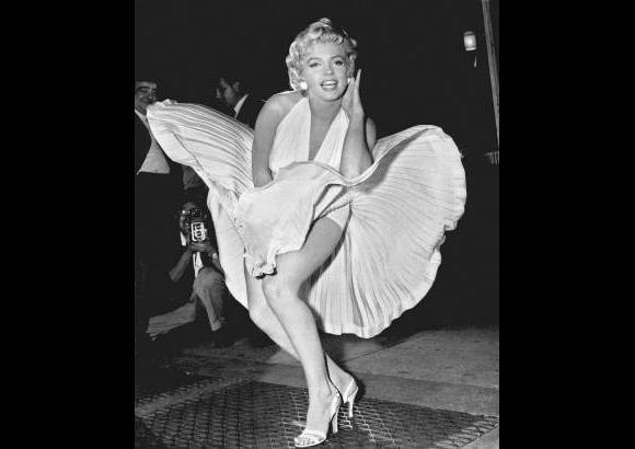 AP - Una imagen iconogr&#225;fica. La diva posa el 9 de septiembre de 1954 en el metro de Nueva York, en el rodaje de la pel&#237;cula The Seven Year Itch en Manhattan.