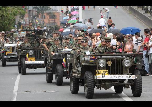 Hernán Vanegas - En total, participaron 20 minicarros en el desfile.