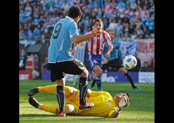 Reuters - "Fue un grupo. Creo que los grupos unidos, todos juntos y todos tirando para el mismo lado, son los que consiguen cosas", destacó Suárez, artillero del Liverpool inglés.