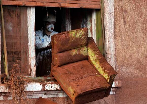 AP - La inhalación del polvo tóxico puede causar enfermedades pulmonares, según un informe de la Academia de Ciencia Húngara.