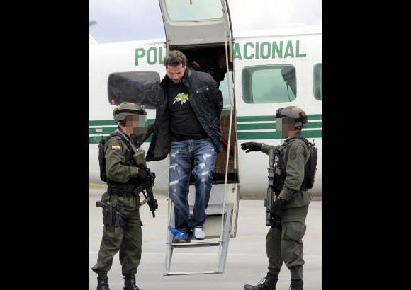 Colprensa - El director de la Polic&#237;a Nacional, general Jos&#233; Roberto Le&#243;n Ria&#241;o, anunci&#243; que se pagar&#225; una recompensa hasta 1.200 millones de pesos por la captura de alias &quot;Sebasti&#225;n&quot;.