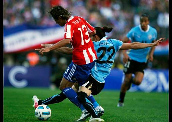 Reuters - Uruguay superó este domingo 3-0 a Paraguay en el estadio Monumental de River Plate, y se quedó con el título de la Copa América 2011 que se disputó en Argentina.