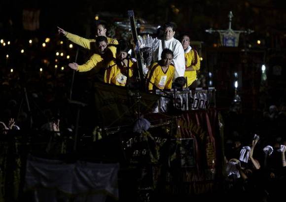 AP - Seg&#250;n los datos facilitados por la Cruz Roja y las autoridades de la capital, por lo menos 657 personas resultaron heridas durante el trayecto de seis kil&#243;metros por el centro de la capital filipina.