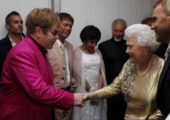 AP - En el espectáculo participaron músicos como Paul McCartney, Elton John y Kylie Minoque.