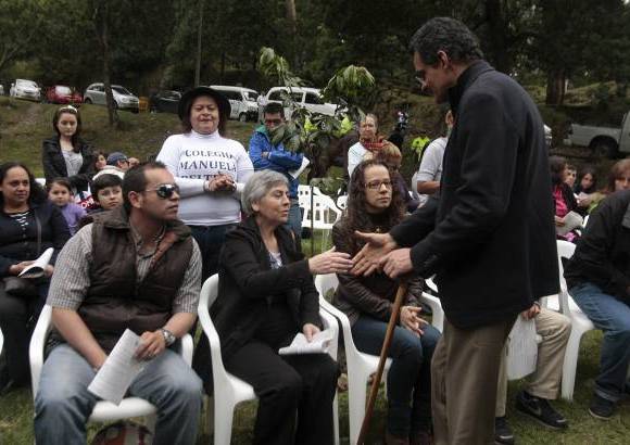 Colprensa-Christian Castillo - Está compuesto de ocho especies; rosas, en recordación a Rosa Elvira, agapantos, amarantos, clavel chino, hortensias, anigosantos, abutilón farolito y clavellinas; tiene un área de 40mt2 delimitado por trozos de madera.
