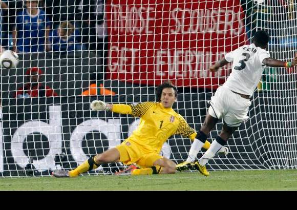 AP - La anotaci&#243;n de Asamoah Gyan.