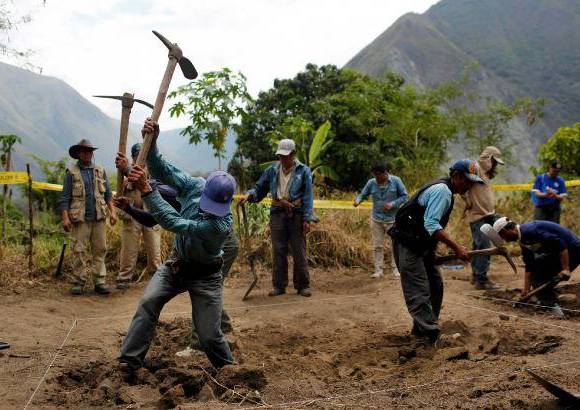 AP - La fiscalía de derechos humanos de la región Ayacucho ha iniciado una investigación preliminar pese a que tampoco posee los nombres de los perpetradores.