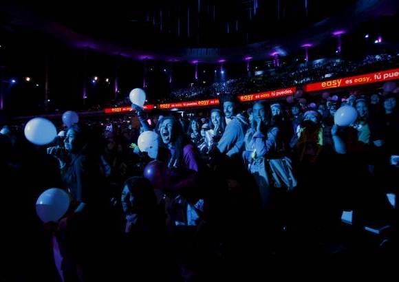 AP - El grupo estadounidense Jonas Brothers hizo enloquecer este martes, 26 de febrero, a un entregado p&#250;blico adolescente en el Festival de Vi&#241;a del Mar, en la tercera jornada del certamen.