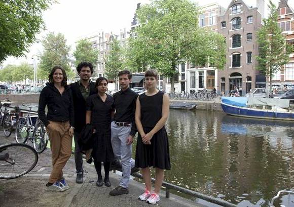 Cortes&#237;a - No todos los artistas viajaron a Amsterdam. Enviaron sus obras, con el tema de la memoria.