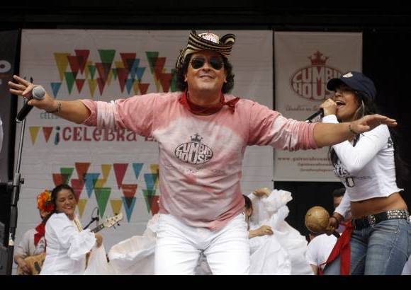 Foto Germ&#225;n Enciso-Colprensa - La cita cont&#243; con la participaci&#243;n de Carlos Vives, quien tambi&#233;n se uni&#243; al baile.