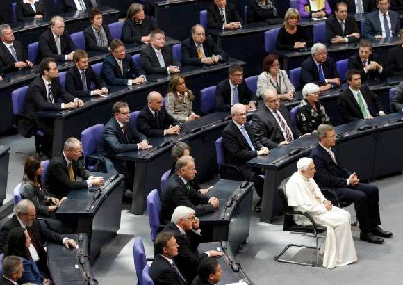 Reuters - Benedicto XVI señaló que la importancia de la ecología "es hoy indiscutible" y agregó que hay un punto "que tanto hoy como ayer se ha olvidado demasiado: la ecología del hombre".