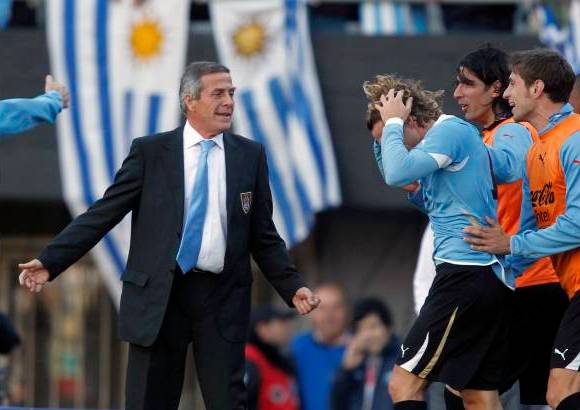 Reuters - Óscar Washington Tabárez no se cansa de repetir que los futbolistas son los grandes responsables de los importantes logros de la selección uruguaya en los últimos años, incluyendo el título de la Copa América que conquistaron este domingo.