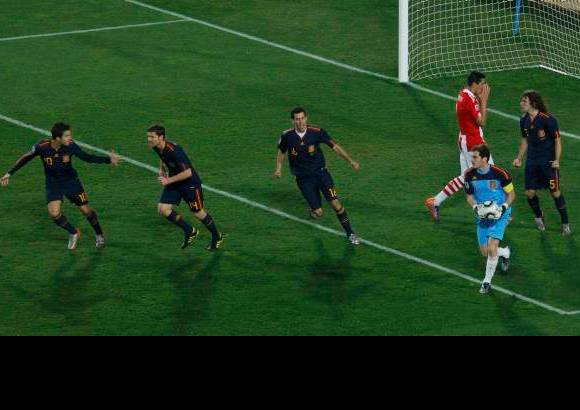Reuters - En la pen&#250;ltima ronda, Espa&#241;a se enfrentar&#225; el mi&#233;rcoles pr&#243;ximo en Durban a Alemania, que gole&#243; en Ciudad del Cabo a Argentina (4-0). Ser&#225; una repetici&#243;n de la &#250;ltima final de la Eurocopa, en la que los espa&#241;oles consiguieron el t&#237;tulo.